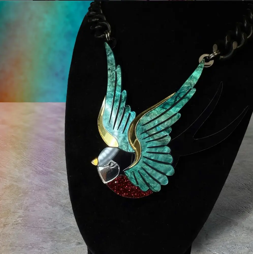 collar golondrina